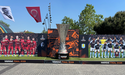 UEFA Avrupa Ligi kupası Beşiktaş Meydanı’nda sergilendi