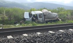 Kütahya’da tren ile kamyonet çarpıştı: 4 yaralı