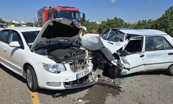 Nizip kara yolunda hatalı sollama kazaya neden oldu