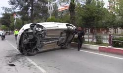 Siirt’te otomobil refüje çarparak takla attı: 3 yaralı