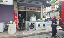 Beyaz eşya deposunda korkutan yangın