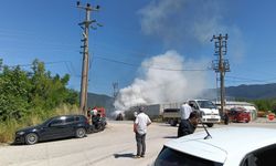 Sakarya'da seyir halindeki otomobil alev aldı