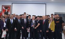 Başkent’in şampiyon sporcuları kupalarını takdim etti