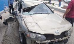 Bilecik'te otomobil park halindeki kamyonete çarptı
