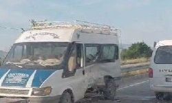 Denizli Çivril’de iki servis çarpıştı: 10 yaralı