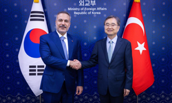 Hakan Fidan, Seul’de mevkidaşı Cho Hyun ile görüştü