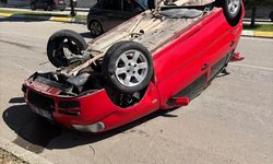 Erzincan'da kontrolden çıkan araç takla attı