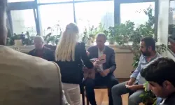 CHP’de çikolata dağıtan Gülşah Alyans kimdir? Karikatür çizdi mi?