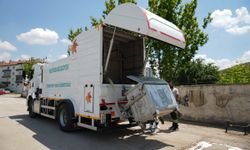 Keçiören’de çöp konteynerleri dezenfekte ediliyor