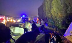 Mamak’ta servis aracı devrildi: 8 yaralı