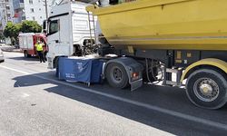 Milas’ta trafik kazası: Yaya tırın altında can verdi