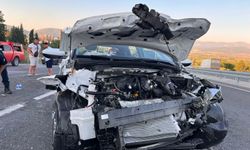 Muğla’da otomobil tıra çarptı: 1 ölü, 1 yaralı