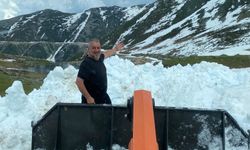Haziranda Çamlıhemşin’de kar temizliği