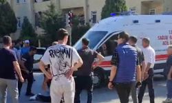 Okul servisi önce çocuğa sonra otomobile çarptı