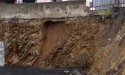 Sancaktepe'de sağanak yağış sonrası şantiyede toprak kayması