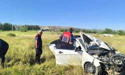Sungurlu’da otomobil şarampole devrildi