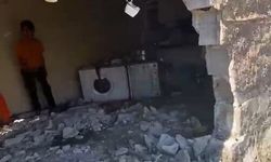 Ceylanpınar’da freni boşalan traktör eve girdi