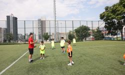 Çankaya'da Yaz Futbol Okulu çocukları sahaya taşıdı
