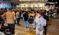 Otomobil ile motosiklet çarpıştı, taraflar birbirine girdi