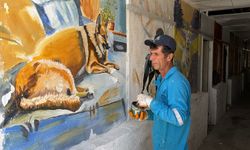 Adıyaman'da temizlik görevlisinden duvarlara sanat dokunuşu