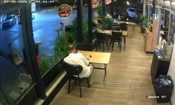Kontrolden çıkan motosiklet lokantaya daldı! Müşteri yaralandı
