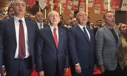 CHP’nin rozet töreninde “ücretli figüran” tartışması