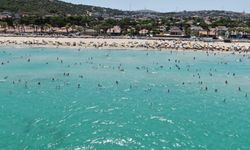 Çeşme plajlarında hafta sonu yoğunluğu
