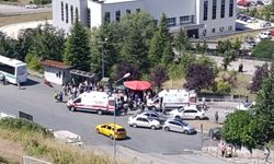 El frenini çekmeyi unuttu, otomobil yayaların arasına daldı: 4 yaralı