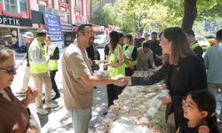 Alevi-Bektaşi Kültür ve Cemevi Başkanlığı aşure dağıttı