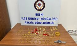 Adıyaman’da altın dolu çantayı bulan kadın polise teslim etti