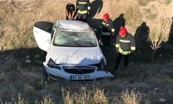 Konya'da ön tekeri kopan otomobil şarampole yuvarlandı