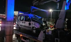 D-100’de makas atan sürücü bariyerlere çarptı