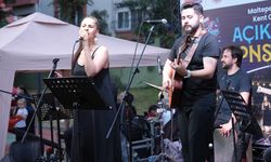 Maltepe'de "sandalyeni kap gel" konserlerine yoğun ilgi