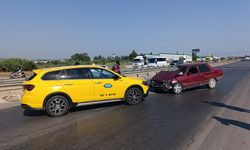 Manavgat'ta alkollü sürücü önce bariyere sonra taksiye çarptı