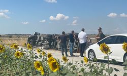 Çorlu'da çakıl yolda tır devrildi