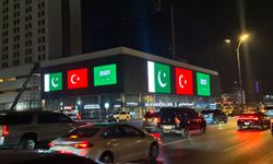 Arabistan'da Mekke Anlaşması'na üç bayraklı kutlama