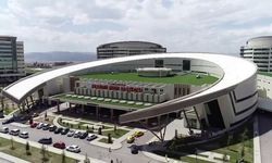 Canlı yayınla ameliyat! Hekimler teknikleri anlık izledi