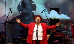 Selda Bağcan Yenimahalle’de Zafer Bayramı’nda sahne aldı