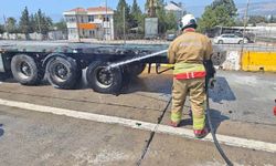 İskenderun'da lastiği alev alan tırda yangın çıktı