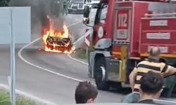 Sinop'ta seyir halindeki otomobilde yangın çıktı