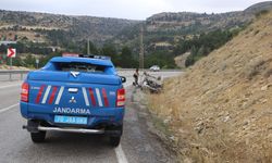 Karaman'da otomobil takla attı: 2 kişi ölümden döndü