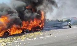 Adana’da tıra çarpan kamyon alev aldı