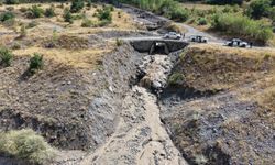 Tunceli’de sağanak yağış köy yollarını vurdu