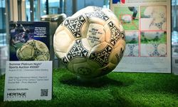Maradona’nın “Tanrı’nın Eli” topu 3,35 milyon dolara satıldı