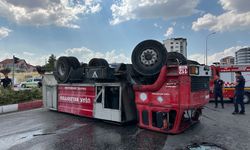 Uşak’ta yangına giden itfaiye aracı kamyonla çarpıştı