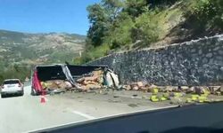 Freni boşalan TIR istinat duvarına çarptı: 1 ölü, 1 yaralı