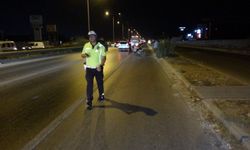 Manavgat’ta motosiklet yayaya çarptı: 2 kişi yaralandı