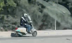 Motosikletle ters yönde ilerledi, trafiği tehlikeye attı