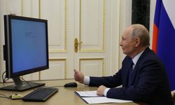 Rusya sandık başında: Putin oyunu çevrim içi kullandı