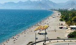 Antalya’da yazdan kalma günler: Sahiller doldu taştı